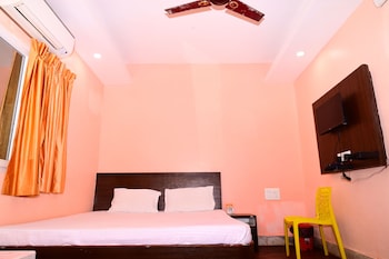 dhamstay hotel aradhya near beach puri