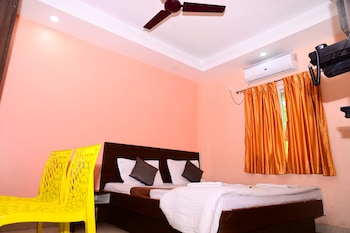 dhamstay hotel aradhya near beach puri