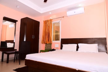 dhamstay hotel aradhya near beach puri