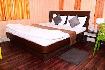 dhamstay hotel aradhya near beach puri