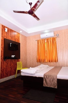 dhamstay hotel aradhya near beach puri