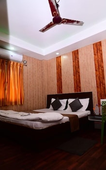 dhamstay hotel aradhya near beach puri