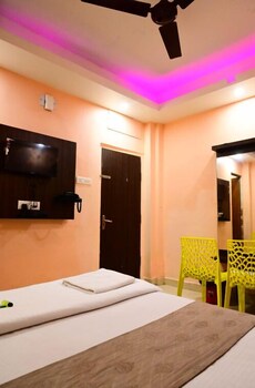 dhamstay hotel aradhya near beach puri