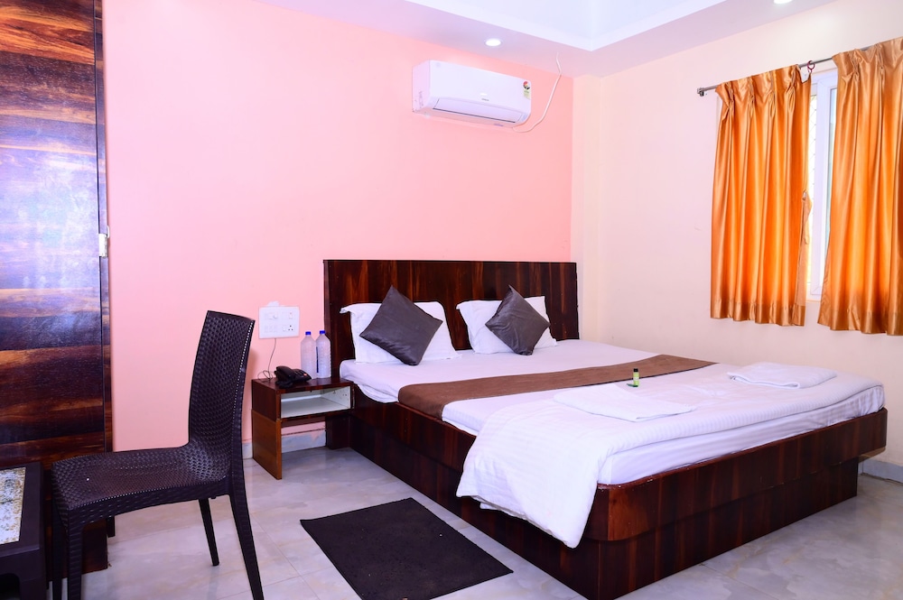 dhamstay hotel aradhya near beach puri