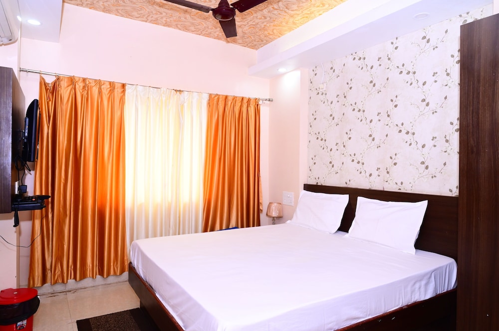 dhamstay hotel aradhya near beach puri