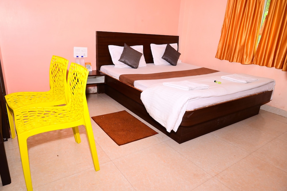 dhamstay hotel aradhya near beach puri
