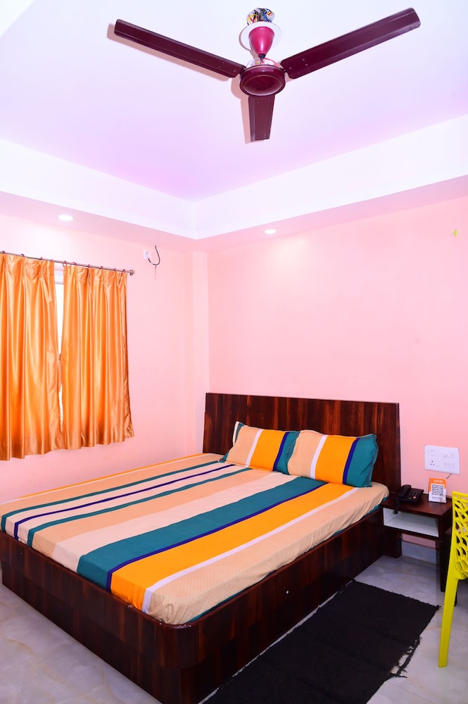 dhamstay hotel aradhya near beach puri