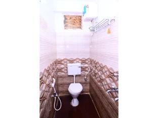 dhamstay hotel aradhya near beach puri