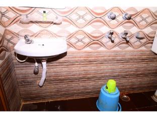 dhamstay hotel aradhya near beach puri