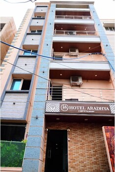 dhamstay hotel aradhya near beach puri