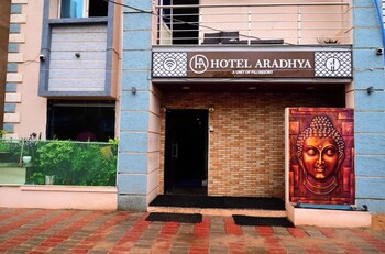 dhamstay hotel aradhya near beach puri