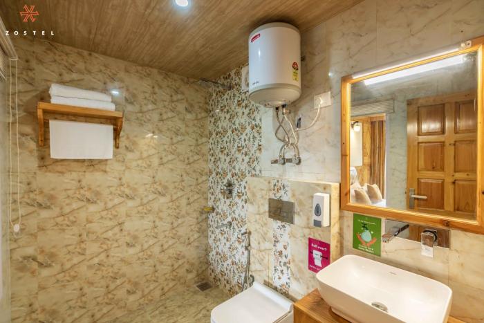 zostel kotgarh narkanda