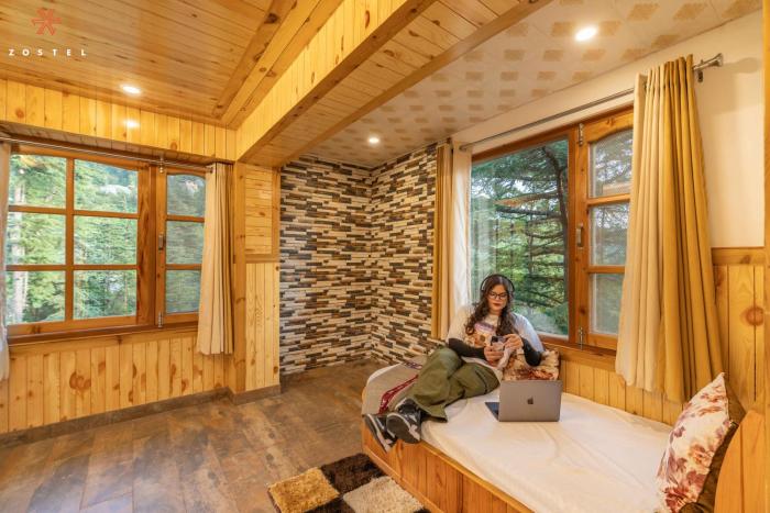 zostel kotgarh narkanda