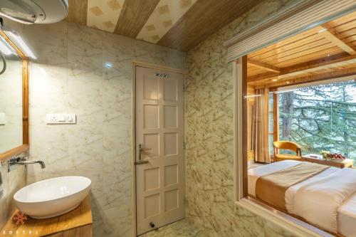 zostel kotgarh narkanda