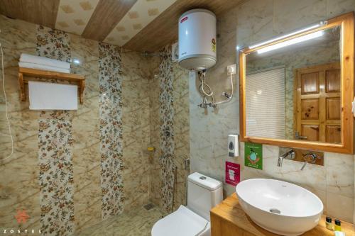 zostel kotgarh narkanda