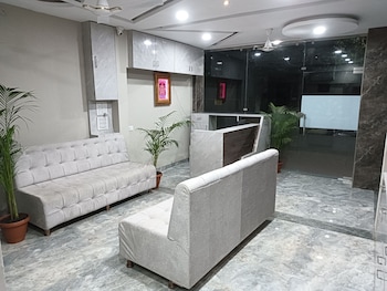 Hotel Kamari Inn,,3 star