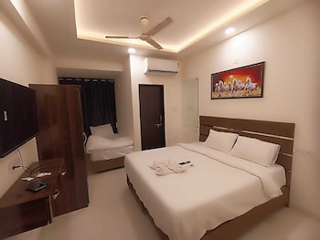 hotel kiwi inn vijaynagar scheme 78