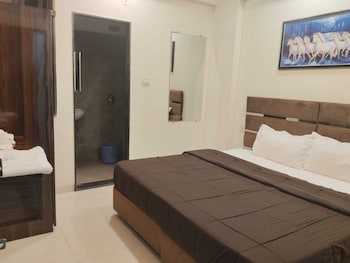 hotel kiwi inn vijaynagar scheme 78