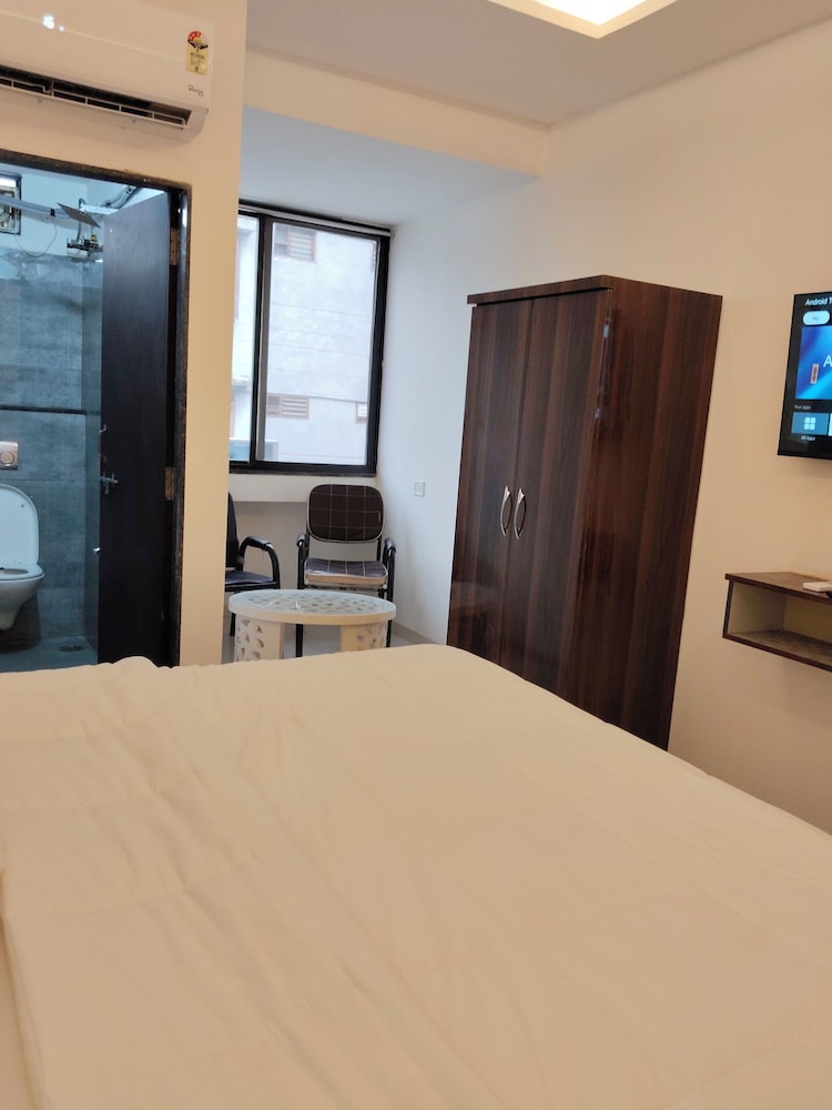 hotel kiwi inn vijaynagar scheme 78