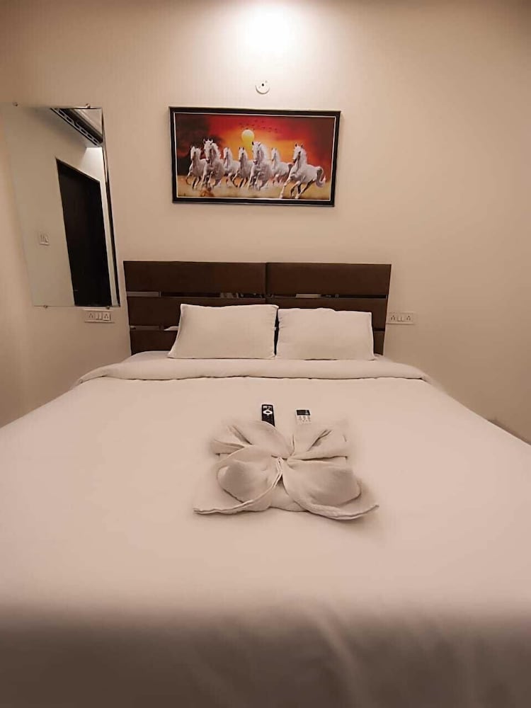 hotel kiwi inn vijaynagar scheme 78