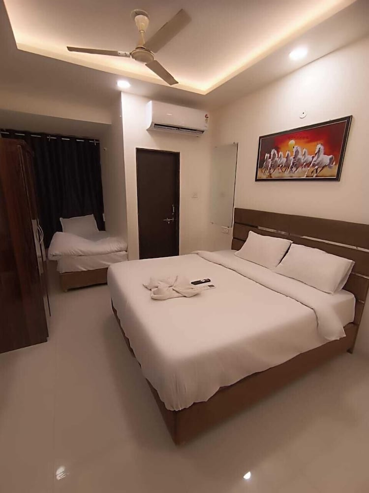 hotel kiwi inn vijaynagar scheme 78