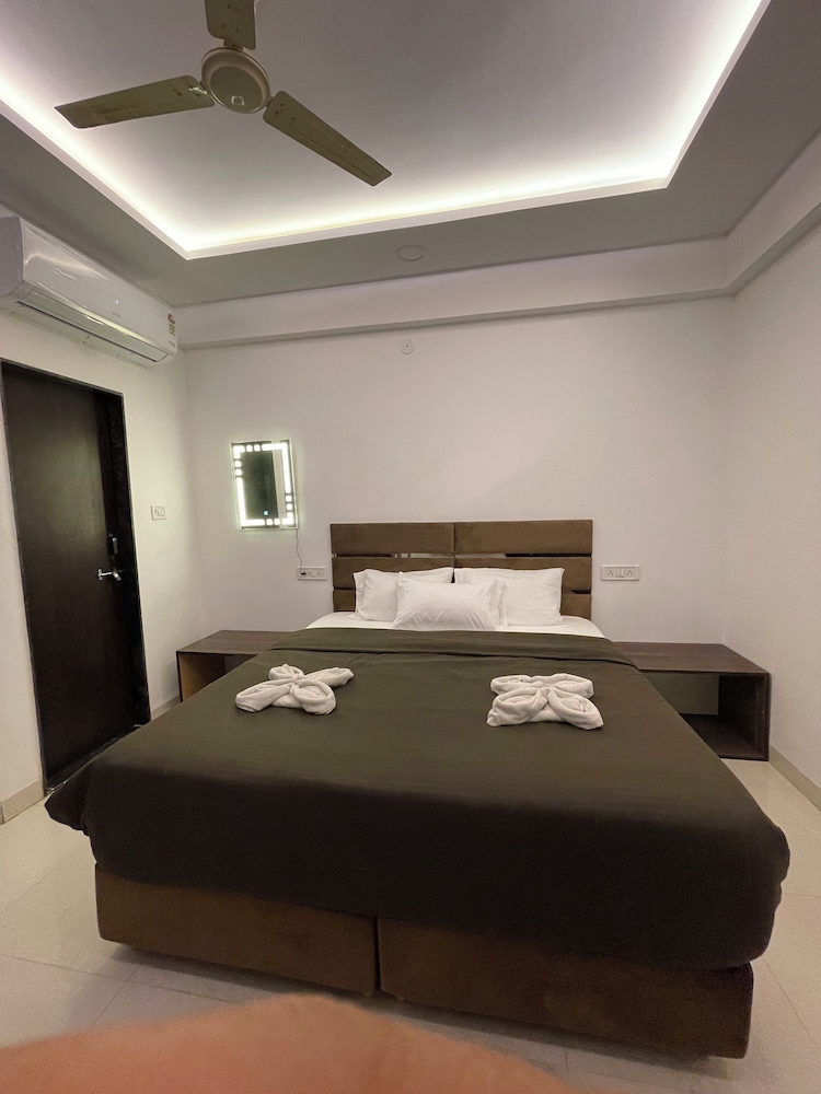 hotel kiwi inn vijaynagar scheme 78