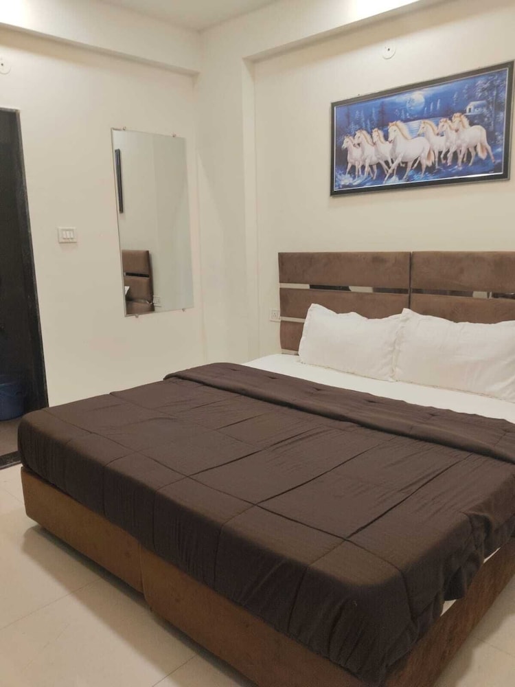 hotel kiwi inn vijaynagar scheme 78