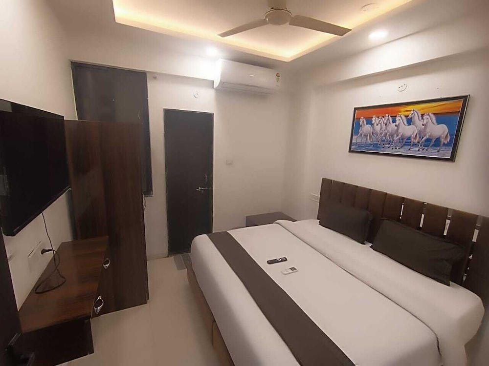 hotel kiwi inn vijaynagar scheme 78