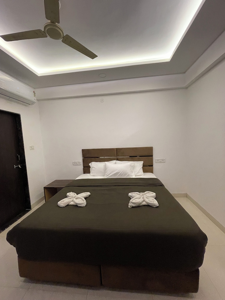 hotel kiwi inn vijaynagar scheme 78