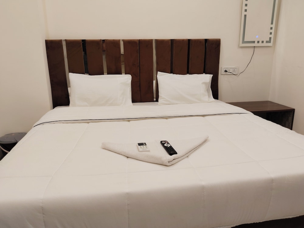 hotel kiwi inn vijaynagar scheme 78