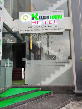 hotel kiwi inn vijaynagar scheme 78