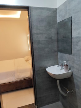 hotel kiwi inn vijaynagar scheme 78