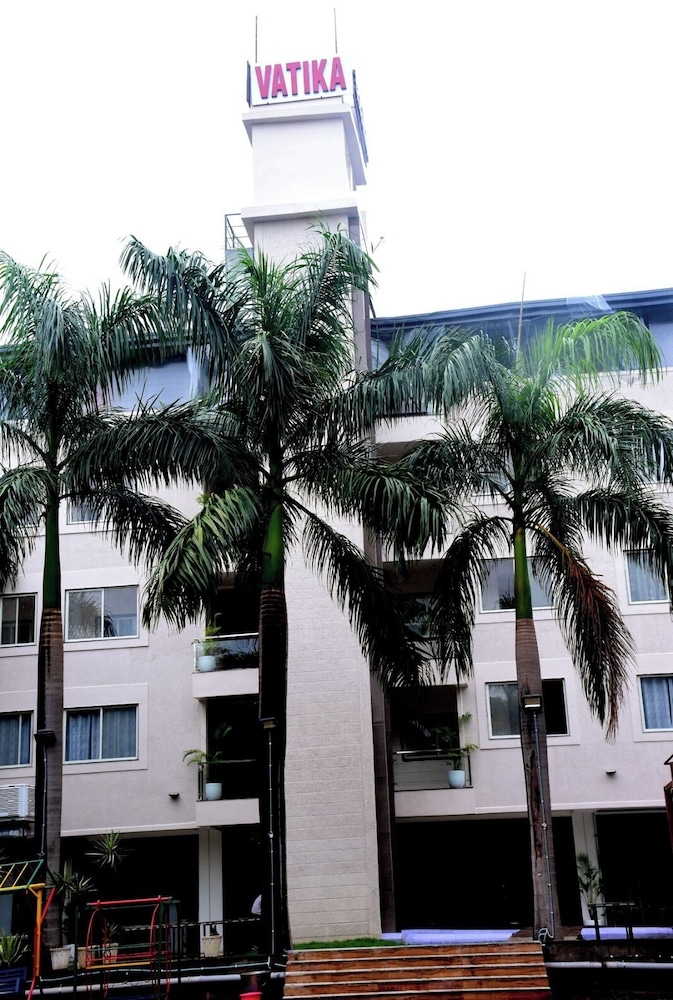 hotel vatika palace narmadapuram