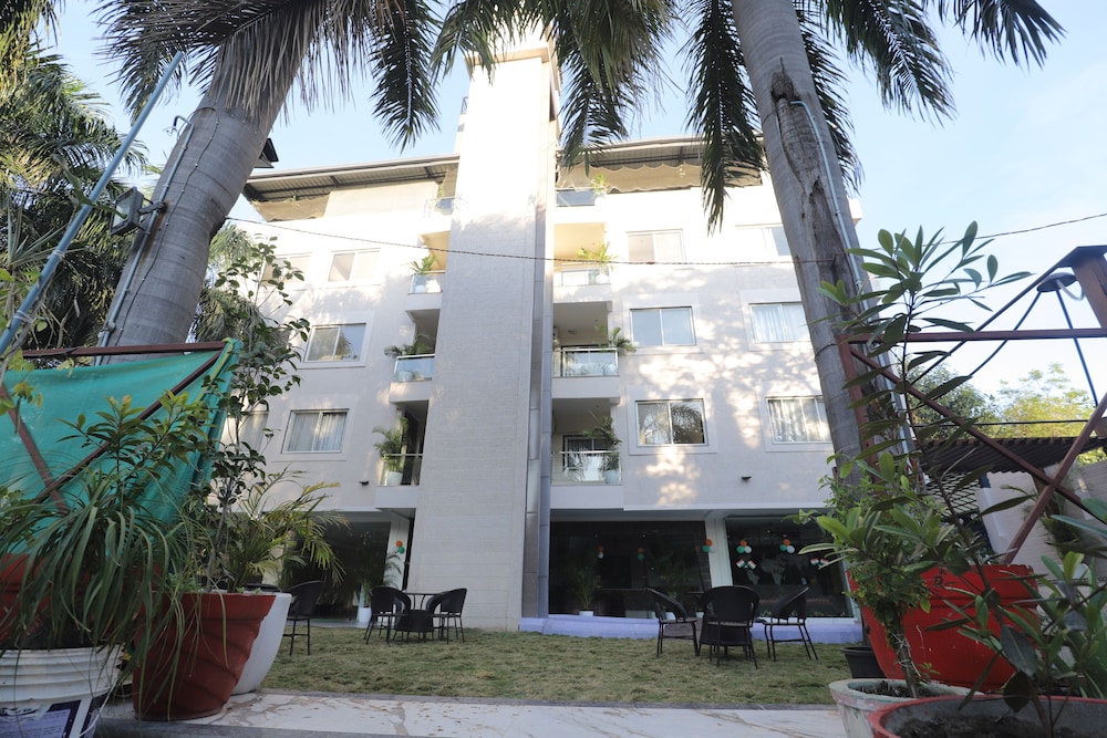 hotel vatika palace narmadapuram