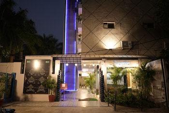 hotel vatika palace narmadapuram