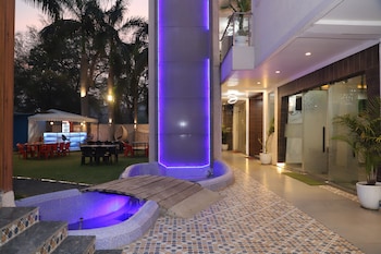 hotel vatika palace narmadapuram