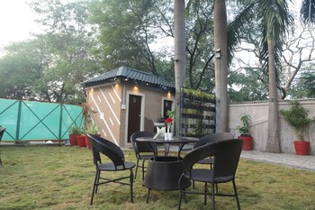 hotel vatika palace narmadapuram