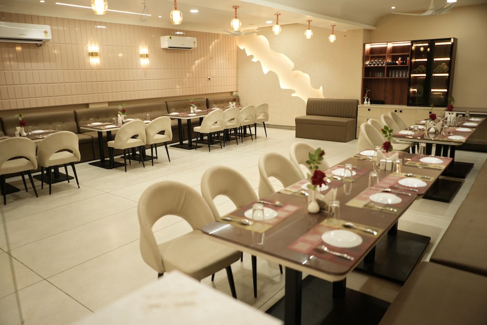 hotel vatika palace narmadapuram