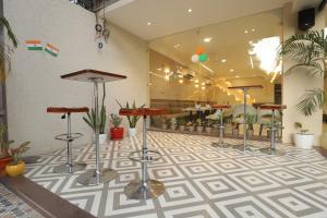 hotel vatika palace narmadapuram