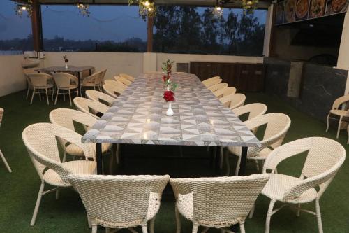 hotel vatika palace narmadapuram