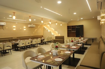hotel vatika palace narmadapuram