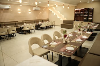 hotel vatika palace narmadapuram