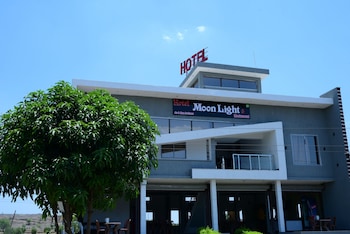 hotel moonlight and restaurant