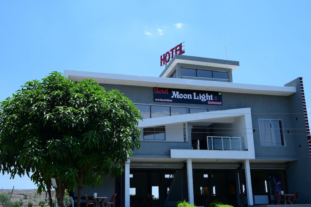 hotel moonlight and restaurant