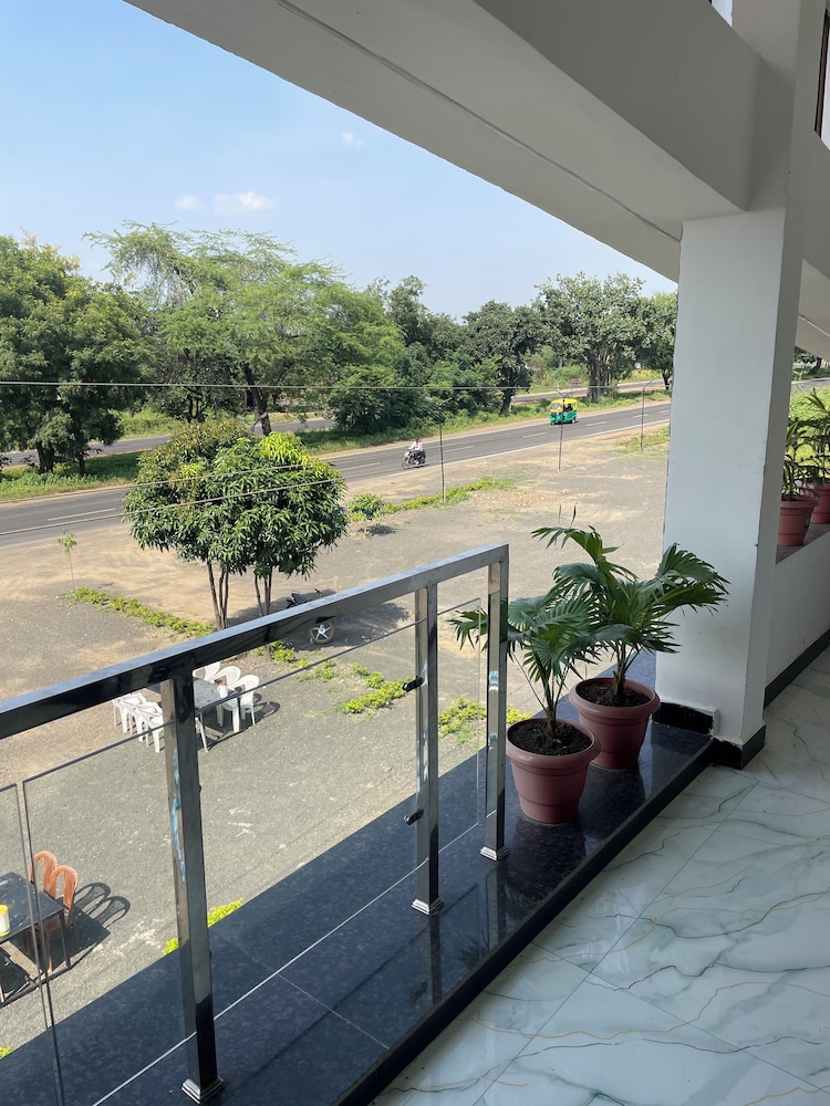 hotel moonlight and restaurant