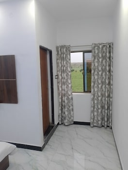 hotel moonlight and restaurant