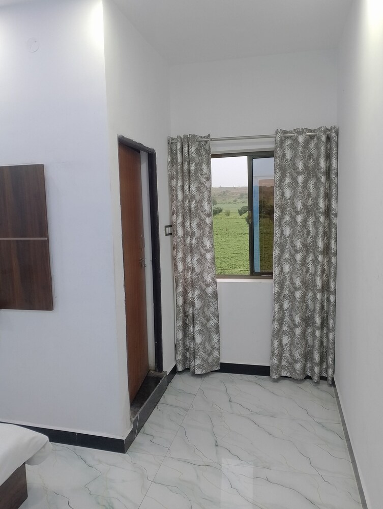 hotel moonlight and restaurant