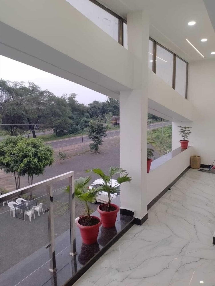 hotel moonlight and restaurant