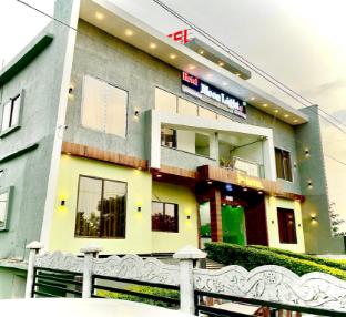 hotel moonlight and restaurant