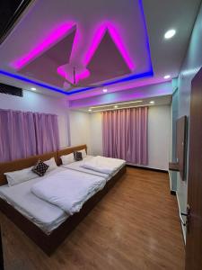 hotel moonlight and restaurant